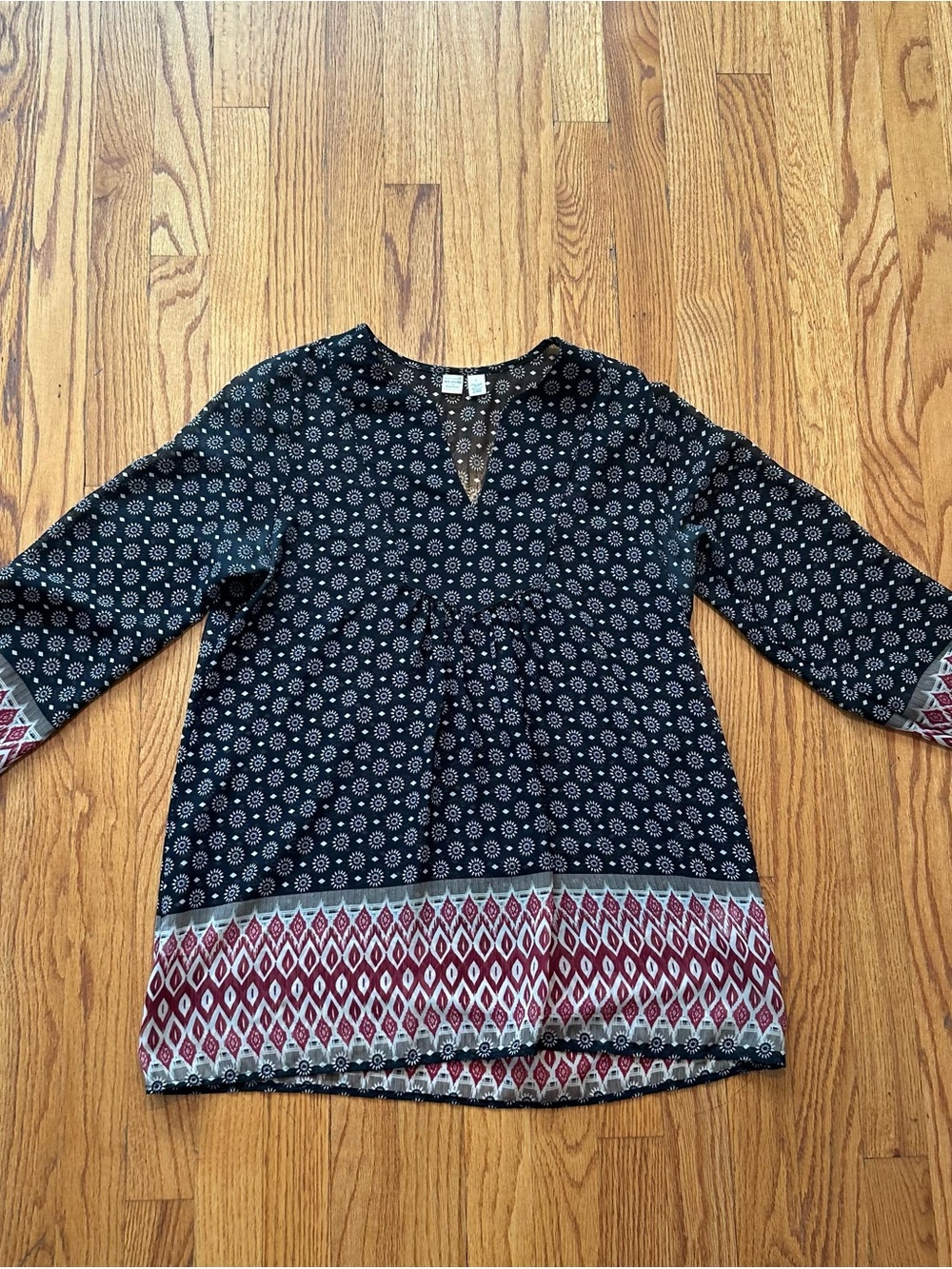 Melrose and Market Black Patterned Tunic with Maroon Border